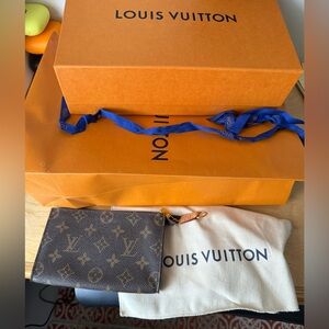 Louis Vuitton Bucket pouch